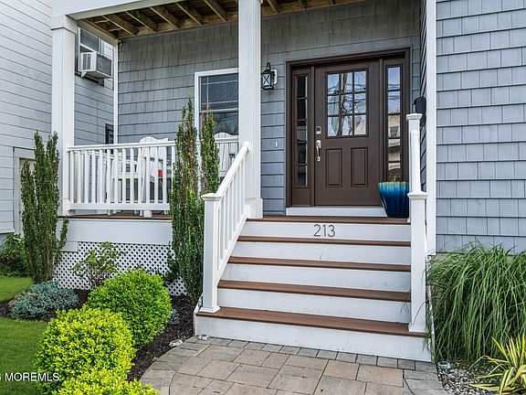 4th image of 213 12th Avenue