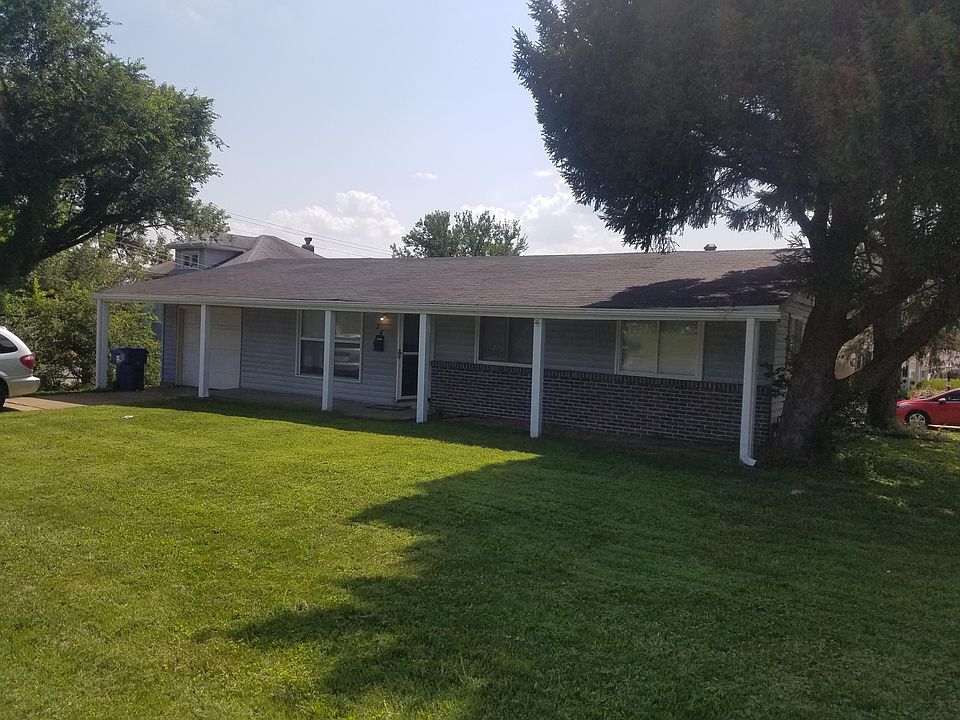 1st image of 34 Gray Brooke Ln