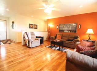 219 Meadow Breeze Ln, Center Point, IA 52213