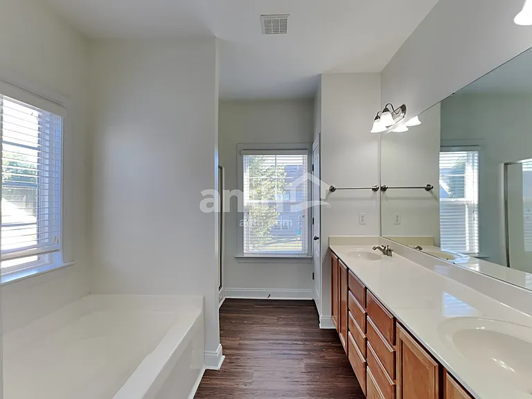 3041 Scottcrest Way — Photo 11