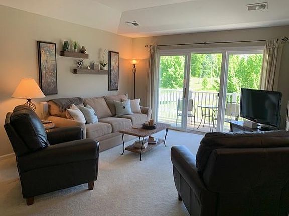 Living Room & Door Wall to Deck
