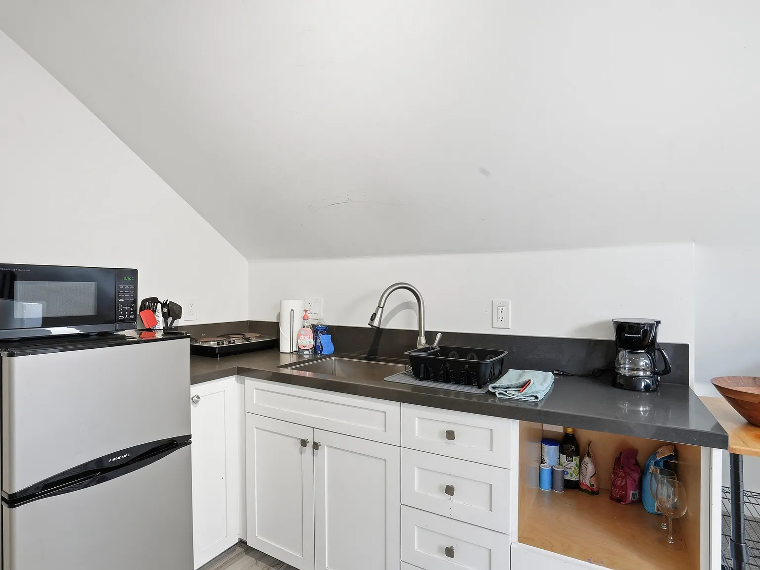 Studio, 650 sqft, $2,000 — Photo 1