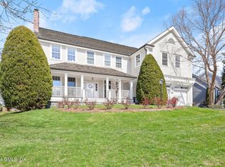 15 Flying Cloud Rd, Stamford, CT 06902