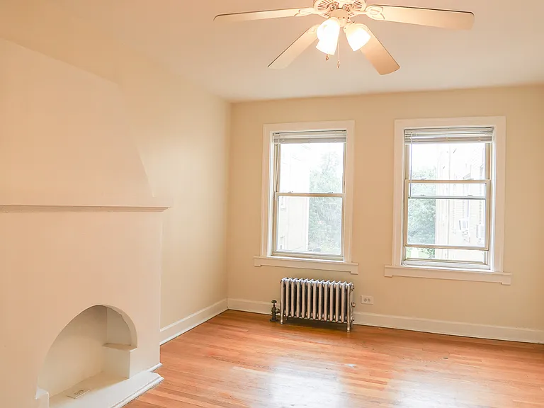 2242 W Farwell Ave #3A — Photo 3
