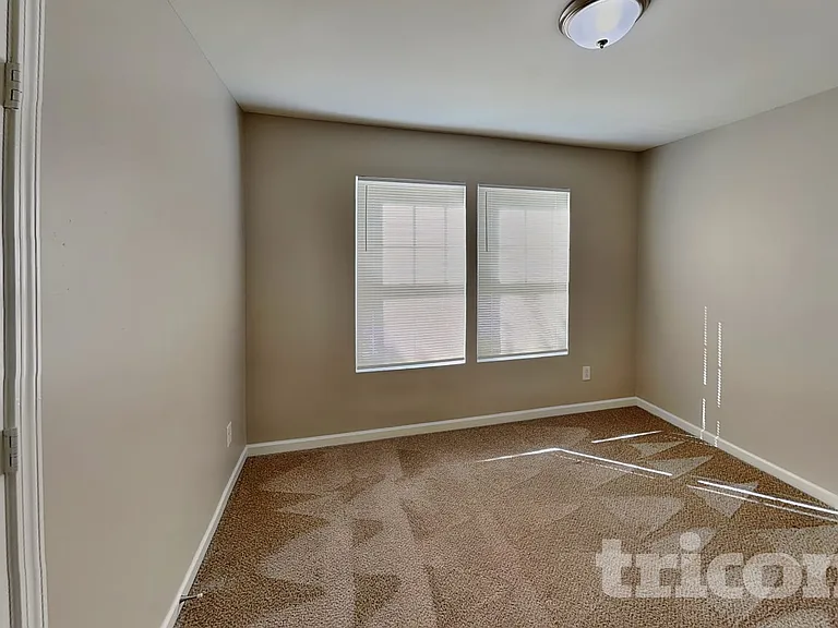 5633 Idlewild Rd N — Photo 13