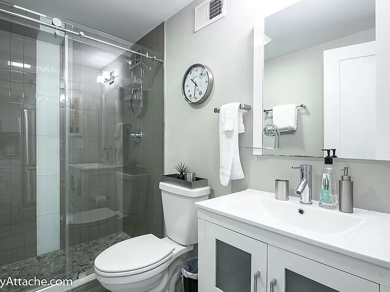 1723 Willard St NW #B — Photo 7