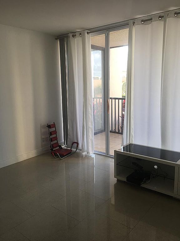 20335 W Country Club Dr APT 302