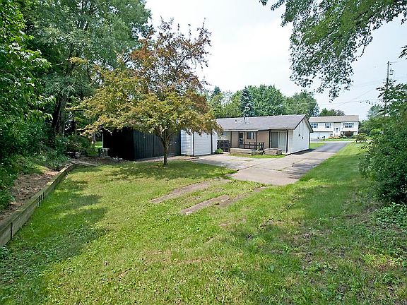 3rd image of 71 Dover Dr