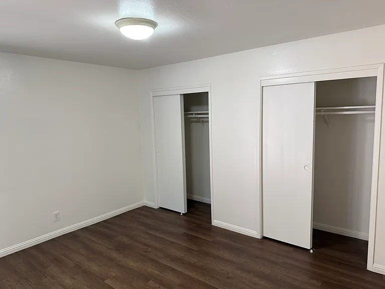 517C Thompson Ave — Photo 8