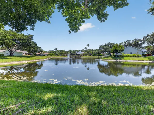 10884 LAKE FRONT Place, Boca Raton, FL 33498