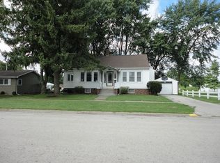408 E 1st St, Assumption, IL 62510