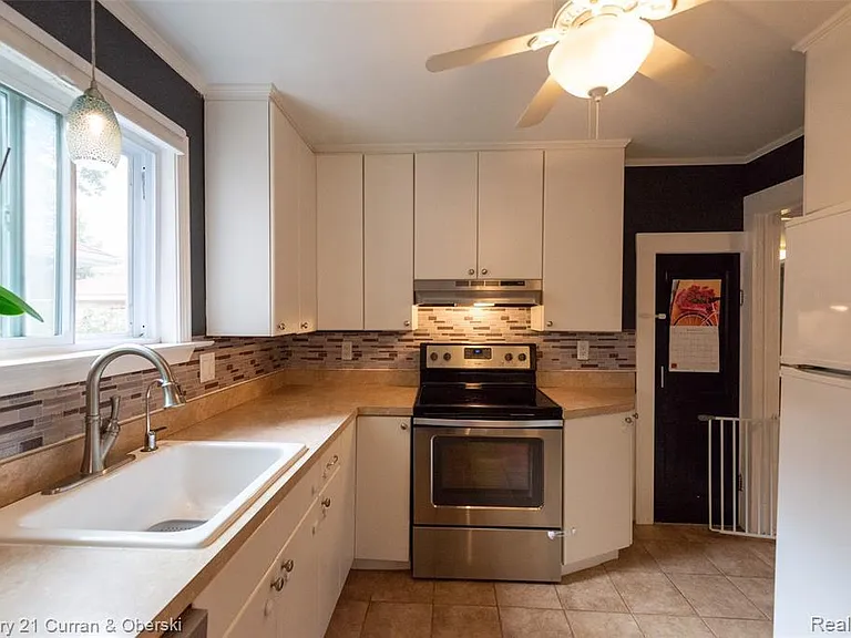 523 E Farnum Ave — Photo 13