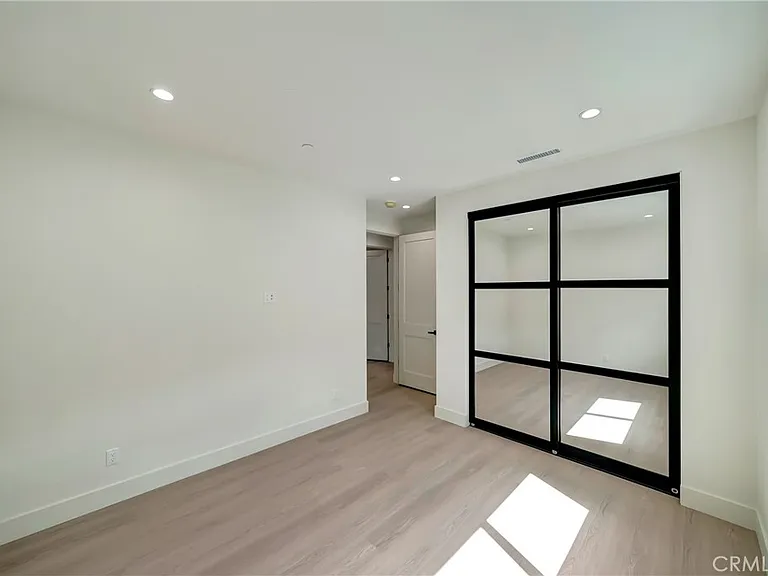 19145 Keswick St — Photo 39