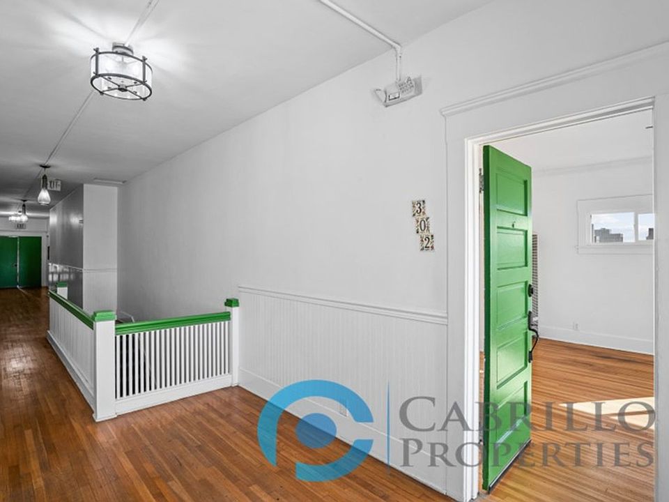 1st image of 401 Juniper St #302