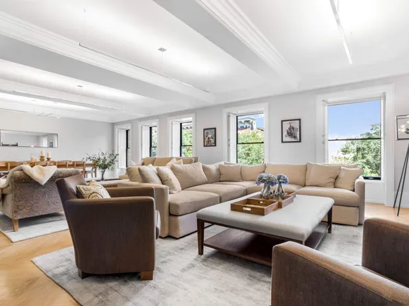 182 West 82nd Street 4E image 2 of 24