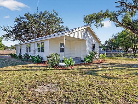 3rd image of 806 Whitehurst Rd