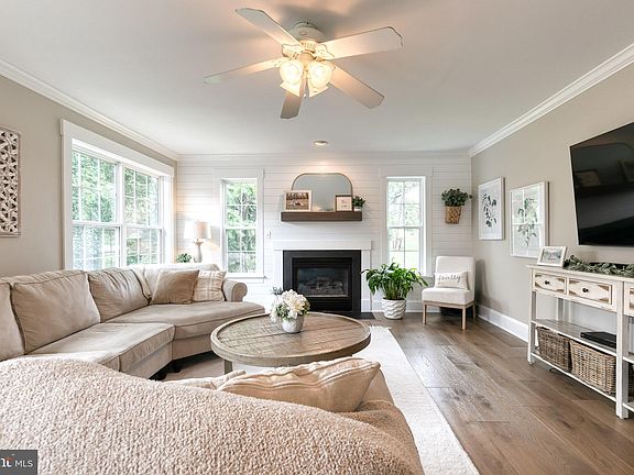 4th image of 622 Norhurst Way