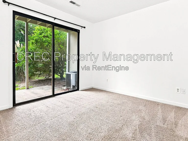 2736 Jobee Dr — Photo 10