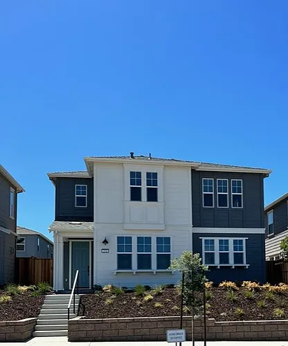 274 9th St Photo 1