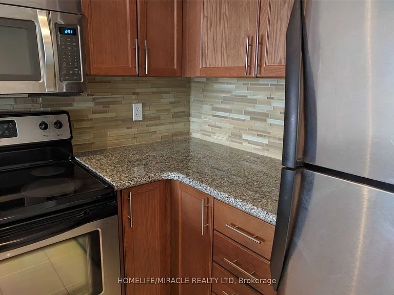 18 Harding Blvd #1216 — Photo 4