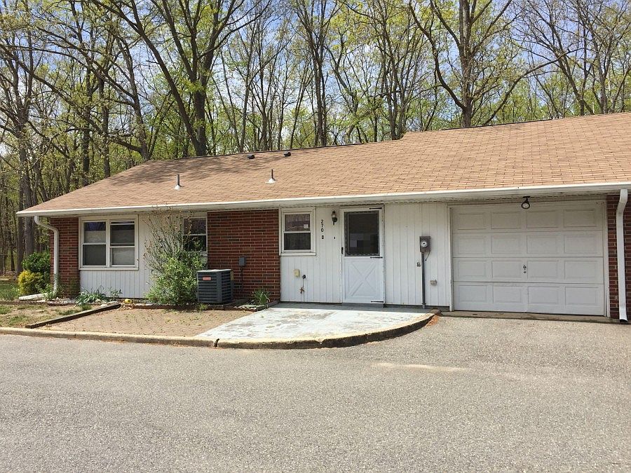 1st image of 270D Kingston Ct
