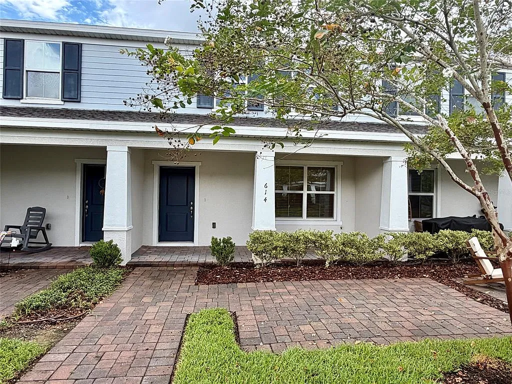 2 bed, 2.5 bath, 1296 sqft, $1,995 — Photo 1