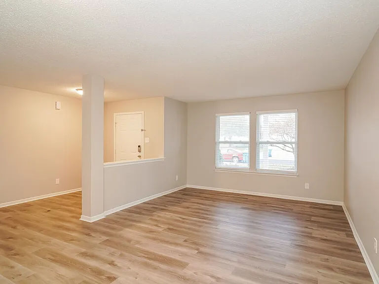 5739 N Jefferson Dr — Photo 4