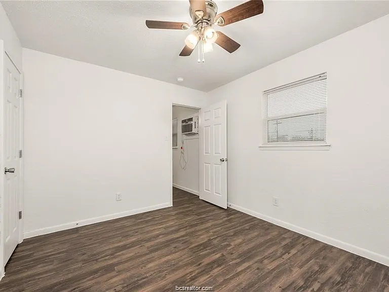 4309 College Main St #11 — Photo 6