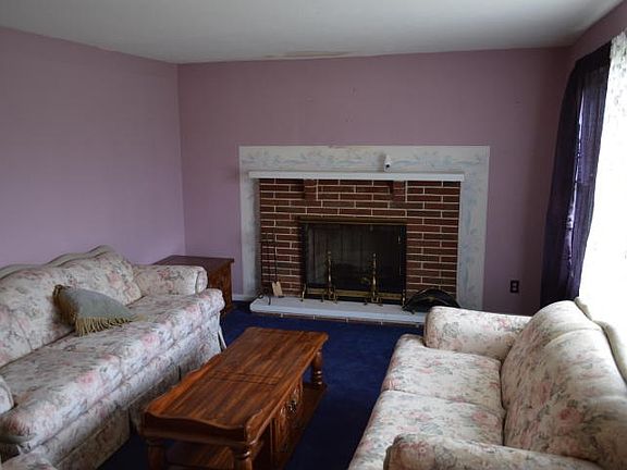 3rd image of 5815 Hornbeam Ln