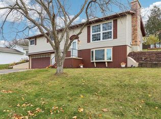 207 Pauquette Dr, Poynette, WI 53955