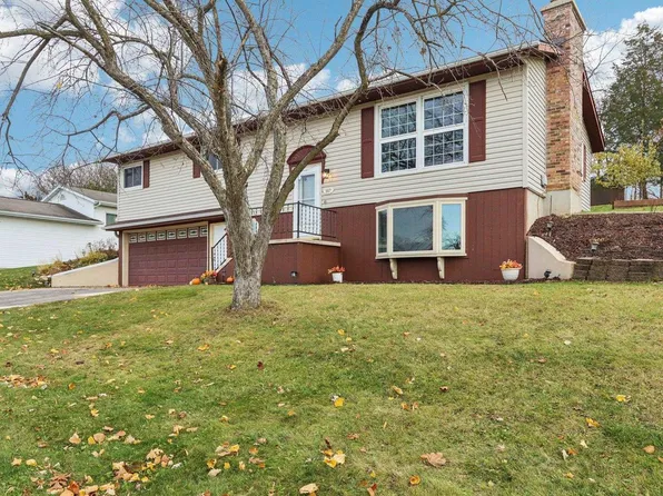 207 Pauquette Drive, Poynette, WI 53955