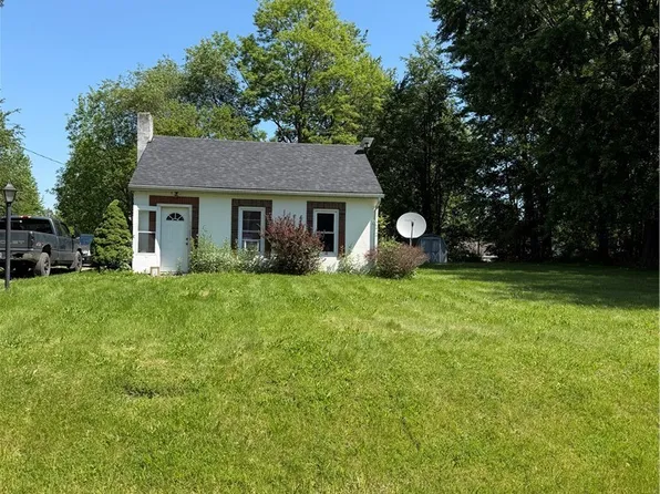 465 2nd St SW, Brewster, OH 44613