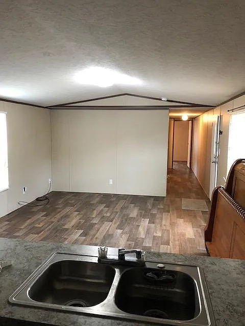 3 bed, $1,250 — Photo 3
