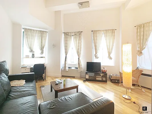 Rented by R New York | media 32