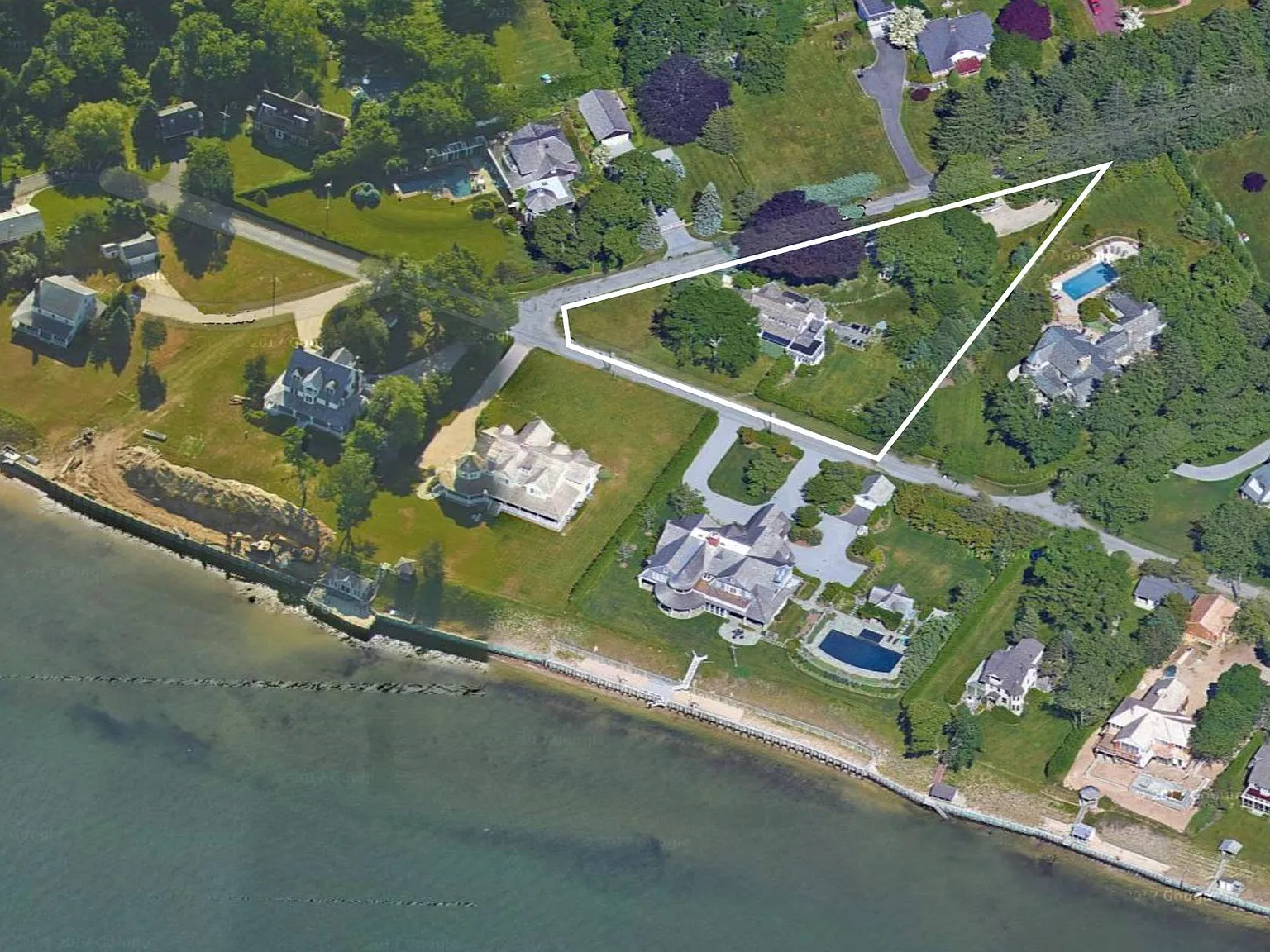 An Acreage Estate of Family Space and Comfort — Photo 3