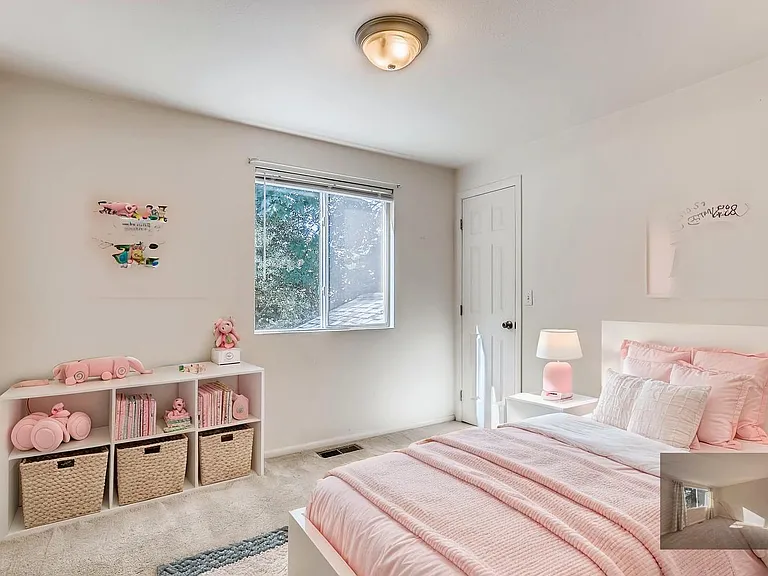3rd bedroom face to side yard