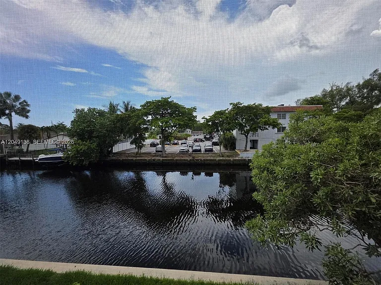 1400 NE 57th Ct #202 — Photo 9
