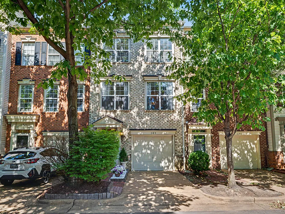 109 Martin Ln