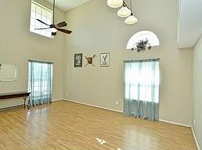4th image of 2009 Lantana Dr