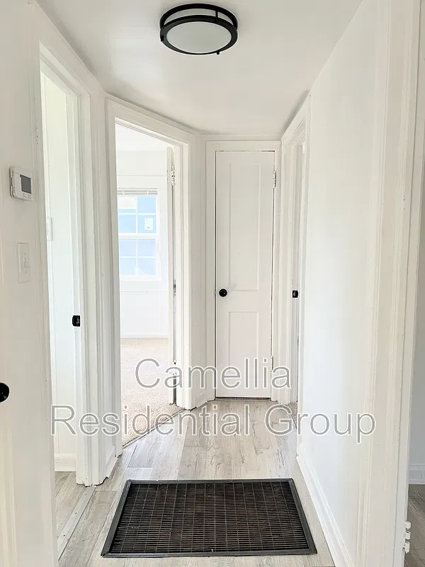 3 bed, 1.0 bath, 864 sqft, $1,225 — Photo 4
