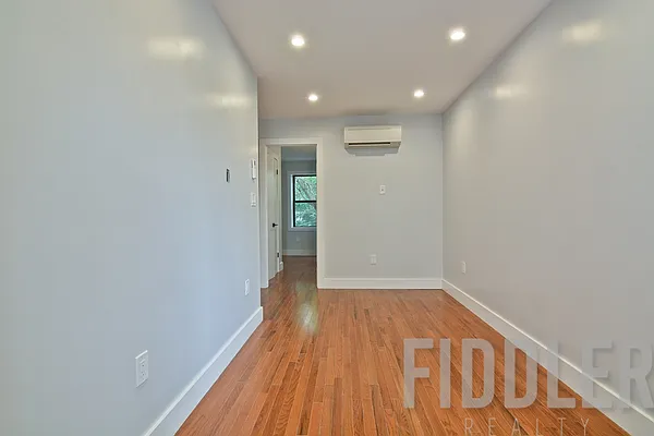 Rented by EXR | media 12