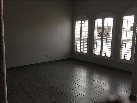 2nd image of 14832 Hunters Grove Ave