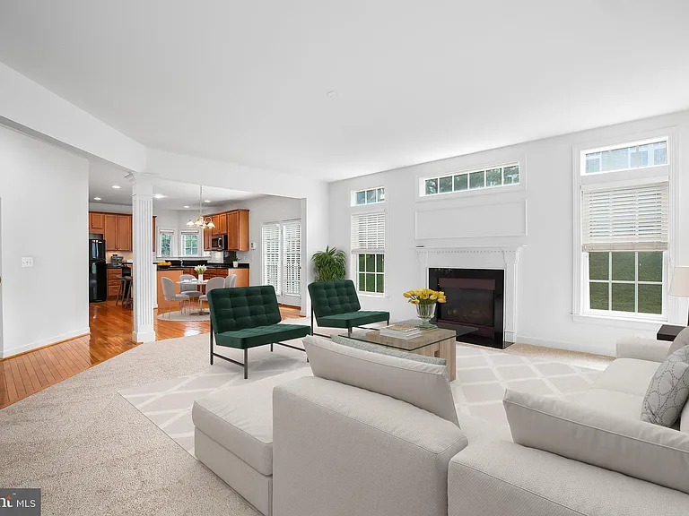 1002 Dorthea Ct — Photo 4