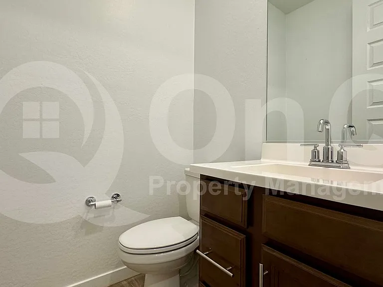 1068 E Sabino Dr — Photo 32