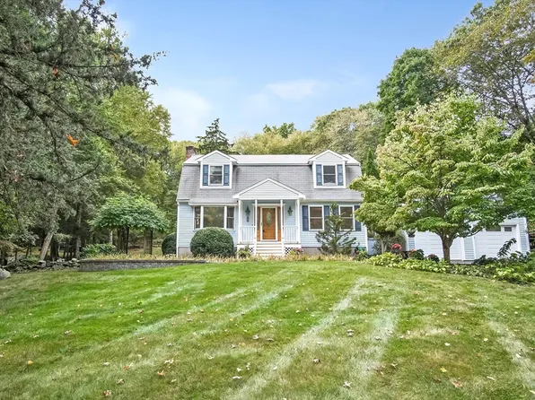 64 Ash St, Hopkinton, MA 01748