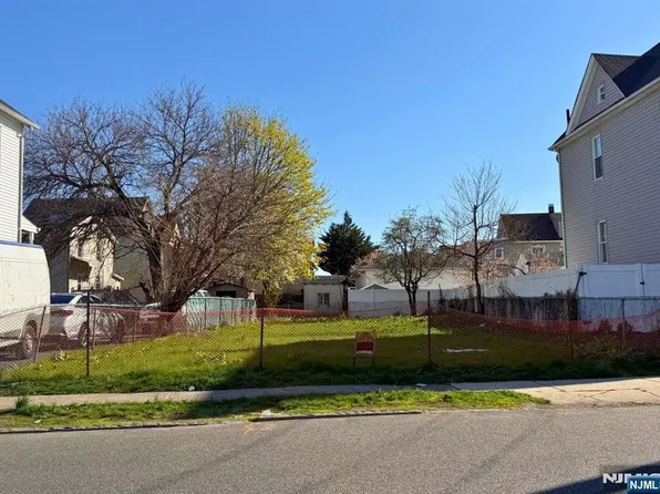 75 Campbell Ave, Hackensack, NJ 07601