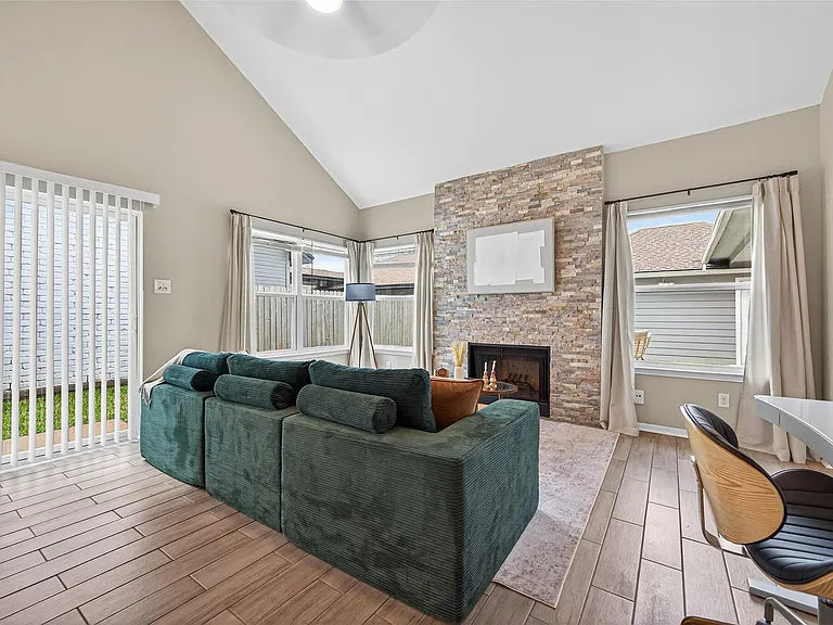 6635 Queensclub Dr — Photo 10