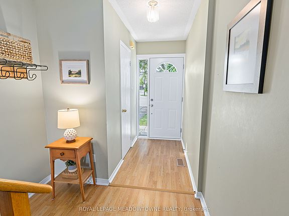 5th image of 23 Stewart Maclaren Rd