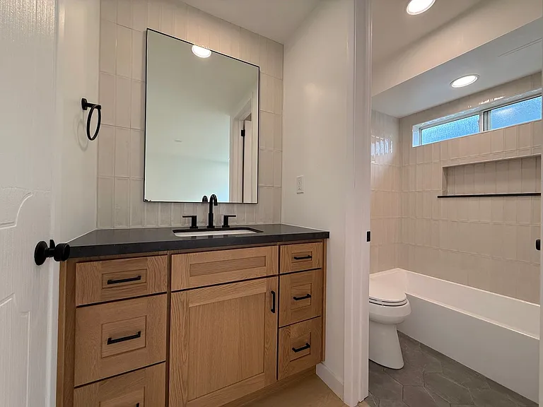 1120 N Flores St #5 — Photo 10