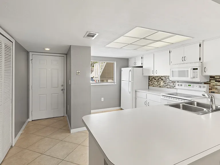 2360 Naples Trace Cir #2 — Photo 11